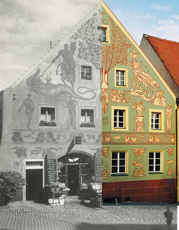 Das Bild stellt Fotos der Fassade des Schmidt-Hauses in schwarz-weiß und Farbe gegenüber. Die frühere Aufnahme zeigt den Zugang zu einem Gemischtwarenladen.